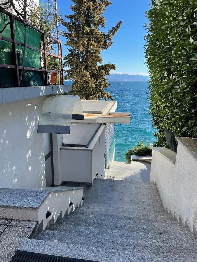 First Row To The Sea Apartamento Opatija